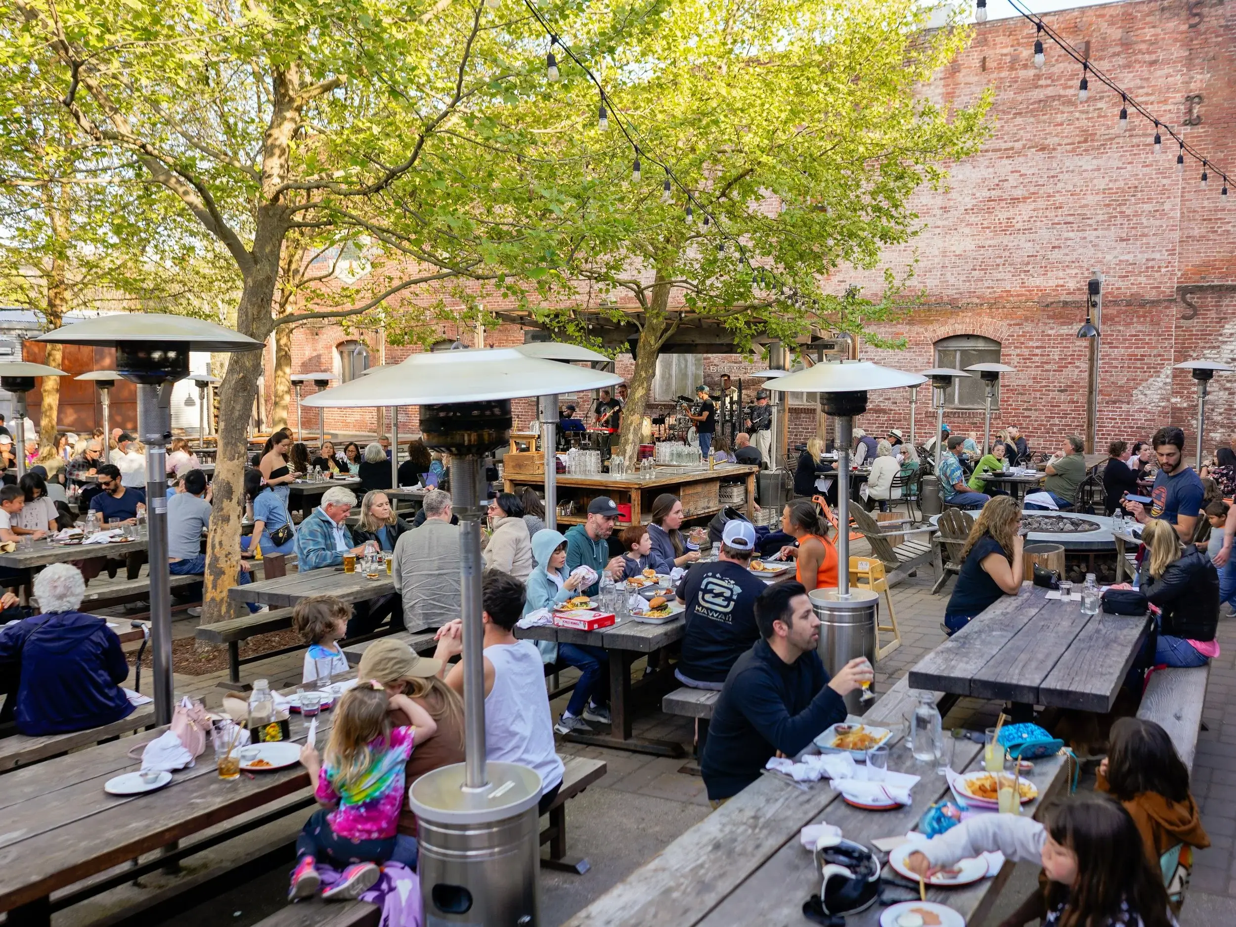 Brewsters Beer Garden in Petaluma, CA — photo 4