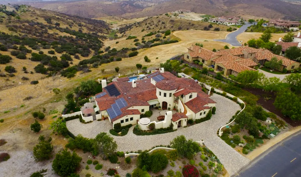 Hillside estate — Full exterior in stucco, by Angel Brothers